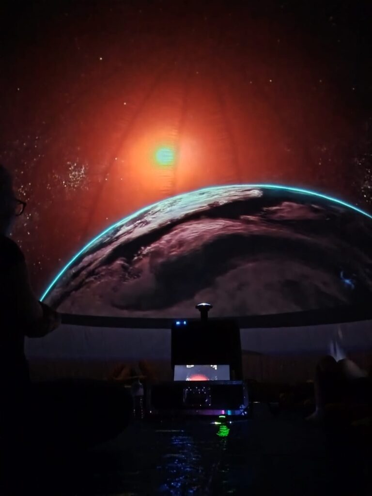 Proyección planetario móvil colegio