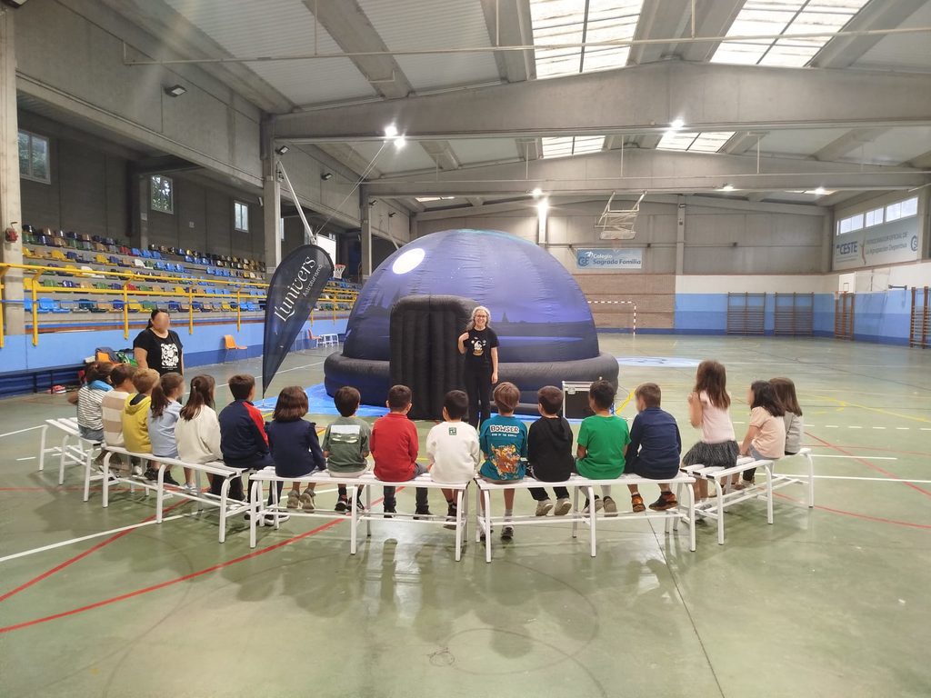 Planetario móvil en un cole de Zaragoza
